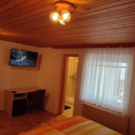 Gostilna Pension Blegos โพลจาเนแนดสโคฟโจโลโค ภายนอก รูปภาพ