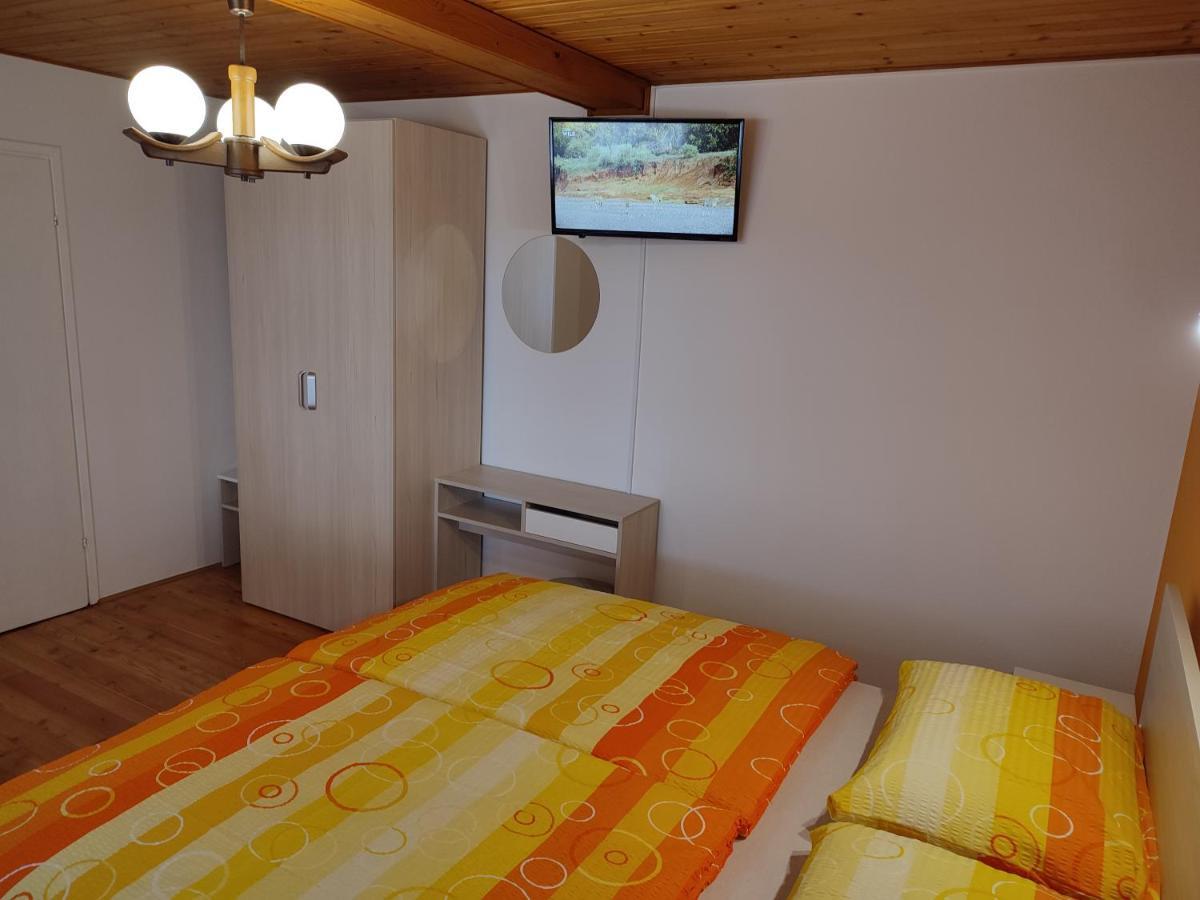 Gostilna Pension Blegos โพลจาเนแนดสโคฟโจโลโค ภายนอก รูปภาพ