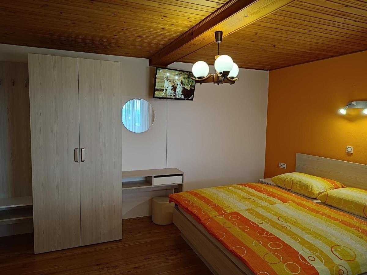 Gostilna Pension Blegos โพลจาเนแนดสโคฟโจโลโค ภายนอก รูปภาพ