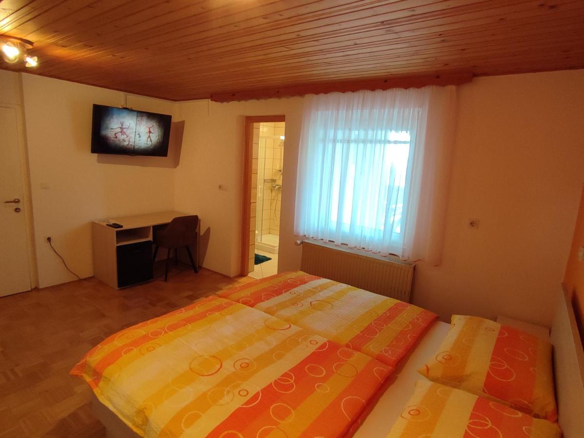 Gostilna Pension Blegos โพลจาเนแนดสโคฟโจโลโค ภายนอก รูปภาพ