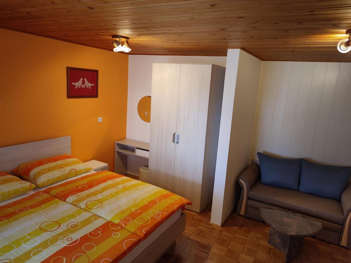 Gostilna Pension Blegos โพลจาเนแนดสโคฟโจโลโค ภายนอก รูปภาพ