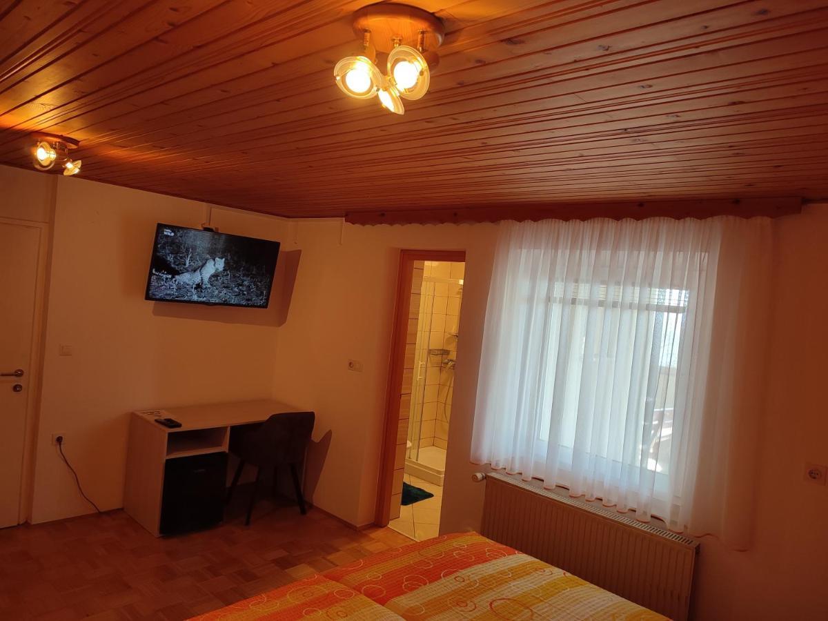 Gostilna Pension Blegos โพลจาเนแนดสโคฟโจโลโค ภายนอก รูปภาพ