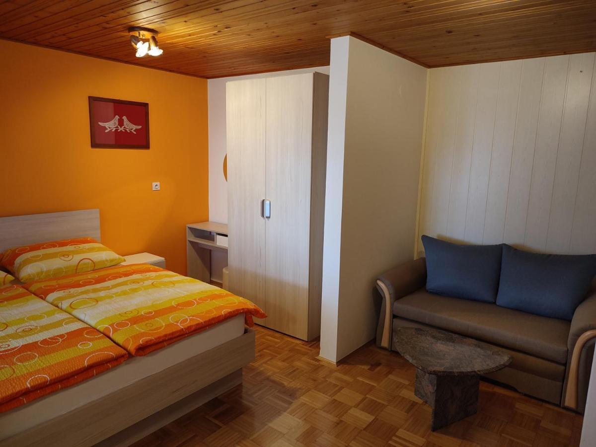 Gostilna Pension Blegos โพลจาเนแนดสโคฟโจโลโค ภายนอก รูปภาพ