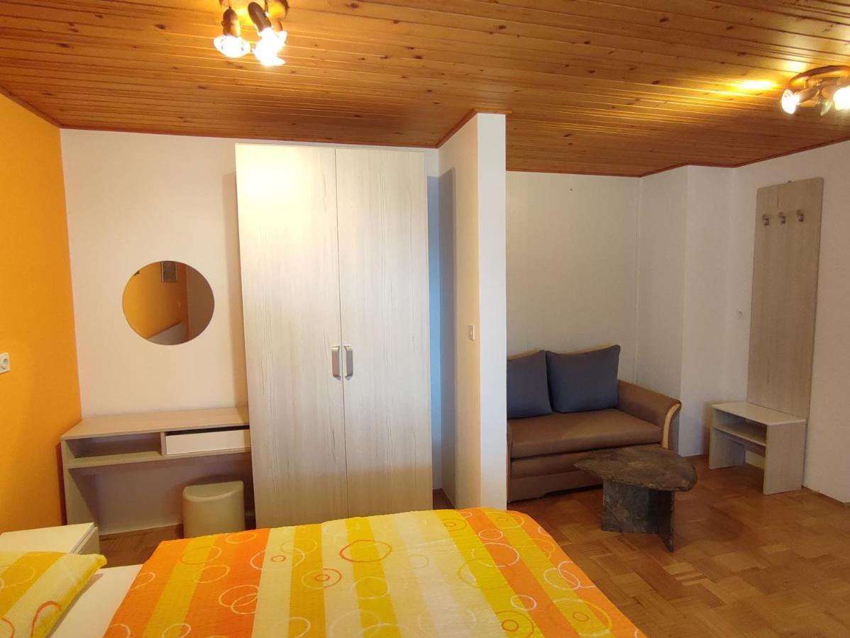 Gostilna Pension Blegos โพลจาเนแนดสโคฟโจโลโค ภายนอก รูปภาพ