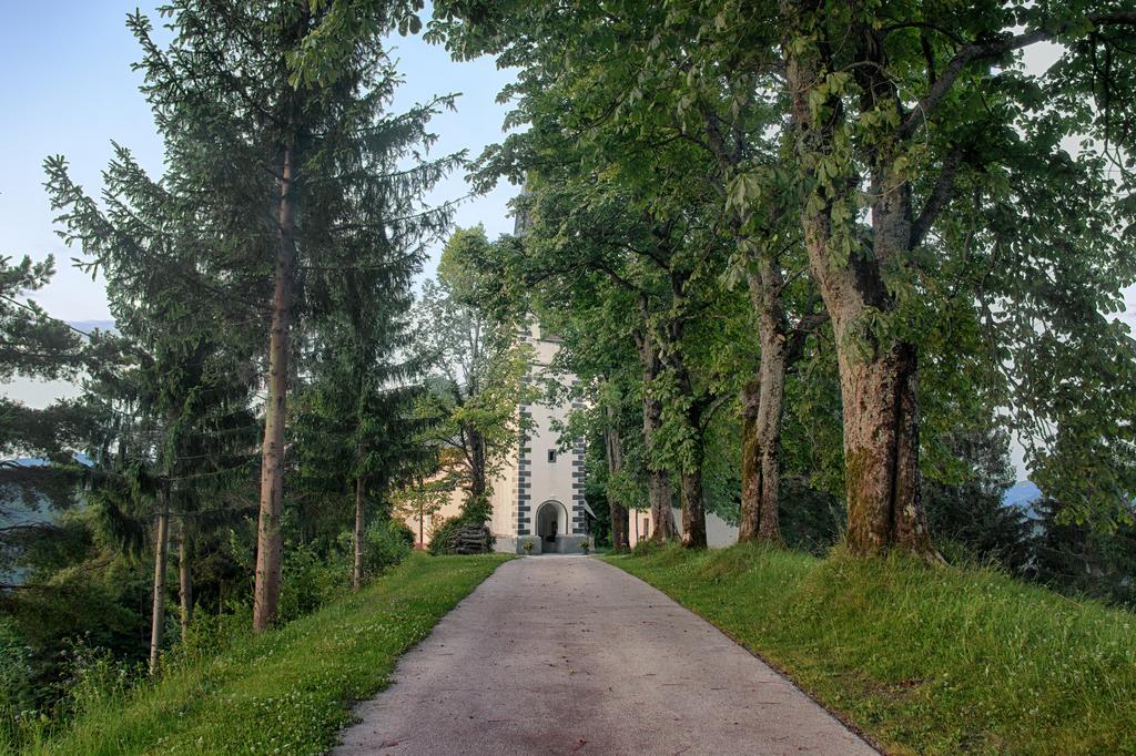 Gostilna Pension Blegos โพลจาเนแนดสโคฟโจโลโค ภายนอก รูปภาพ