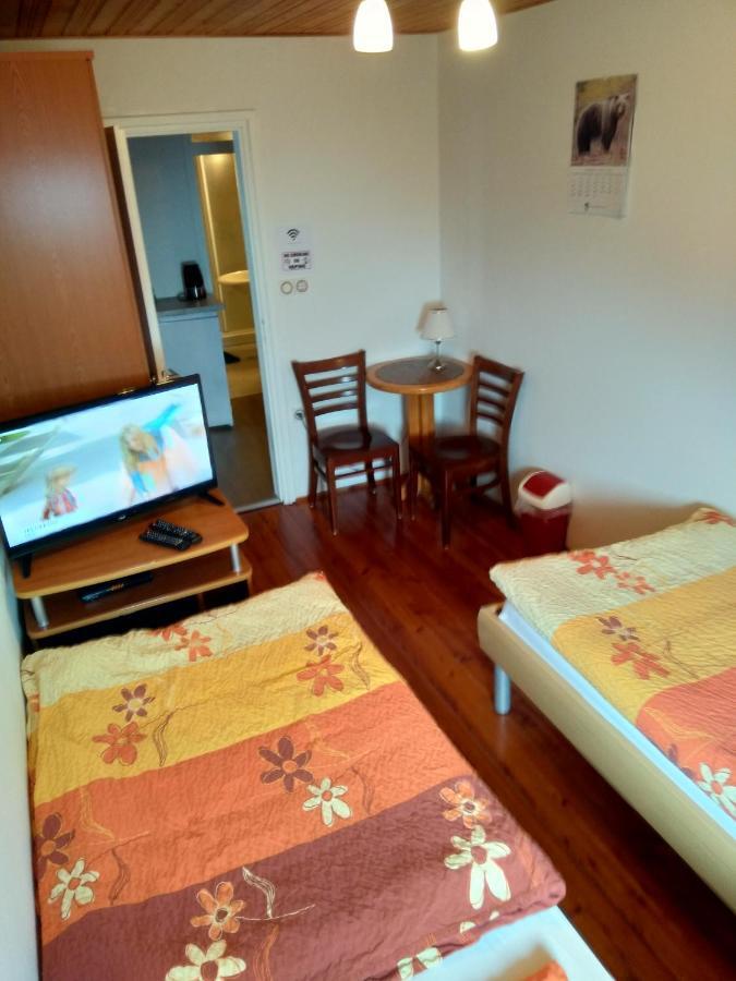 Gostilna Pension Blegos โพลจาเนแนดสโคฟโจโลโค ภายนอก รูปภาพ
